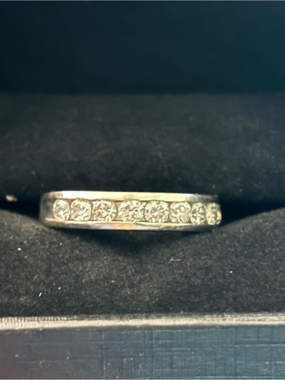 Women's 14 kt Diamond Channel Band in White Gold